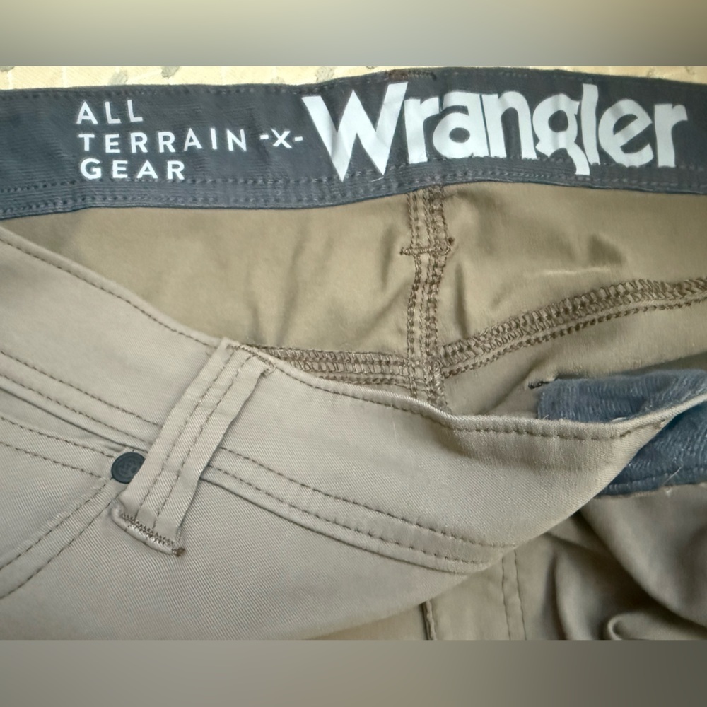 Men’s Wrangler ATG Utility Pants - 38x30 - Picture 5 of 6